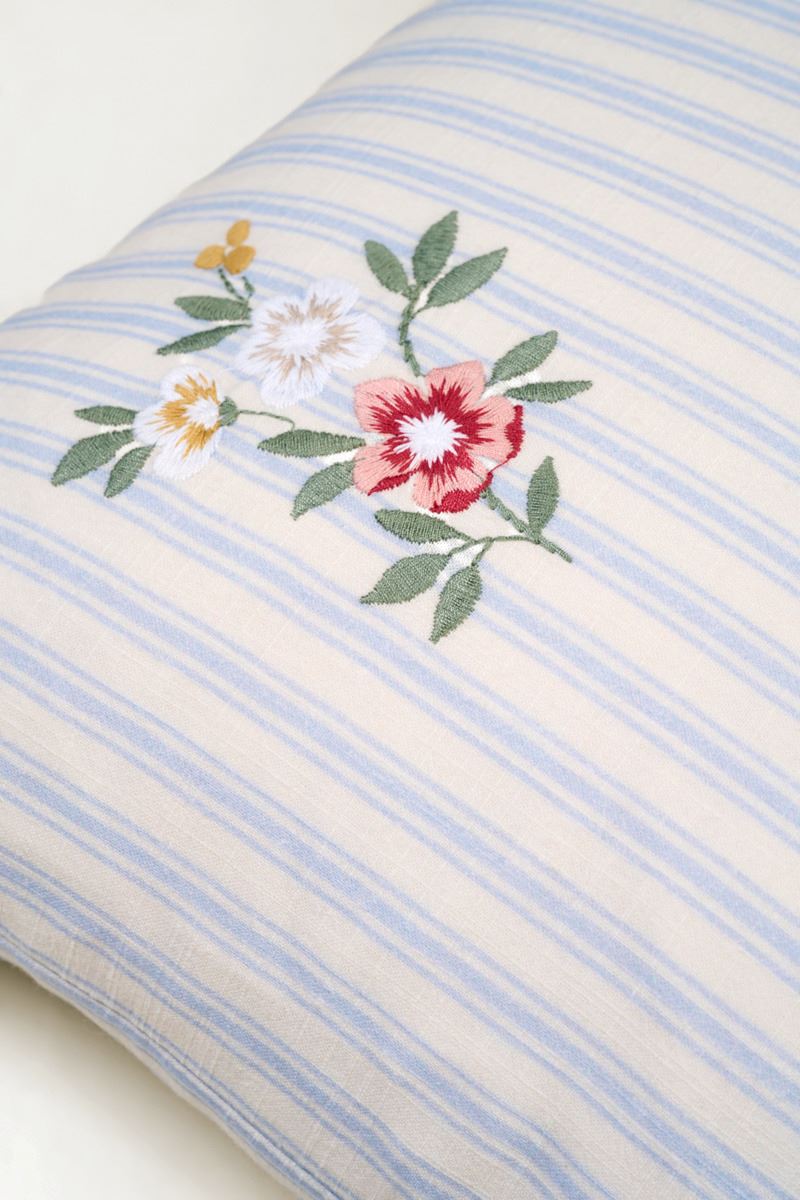 Dekoratiivpadja kate mitmevärviline - 2