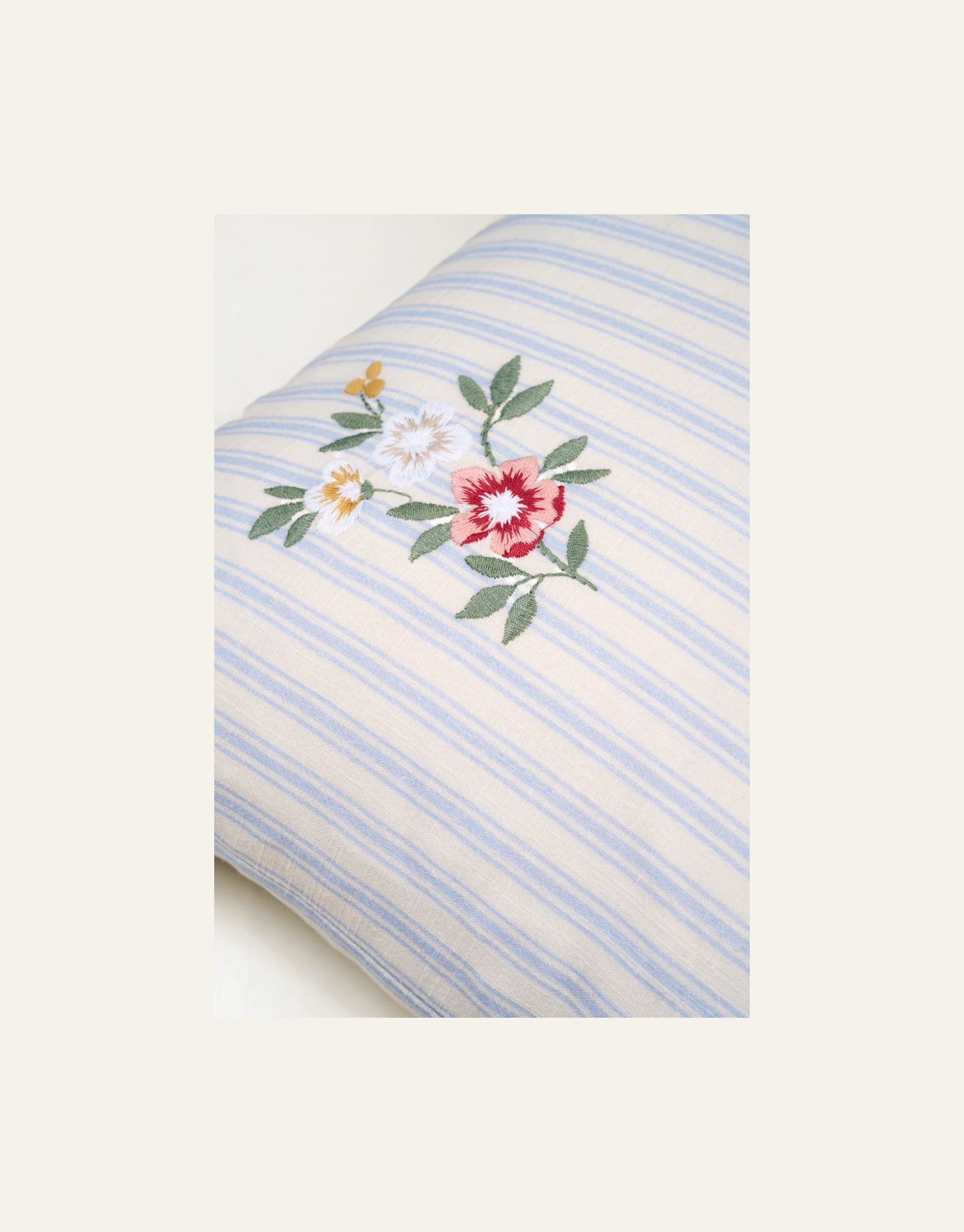 Dekoratiivpadja kate mitmevärviline - 2