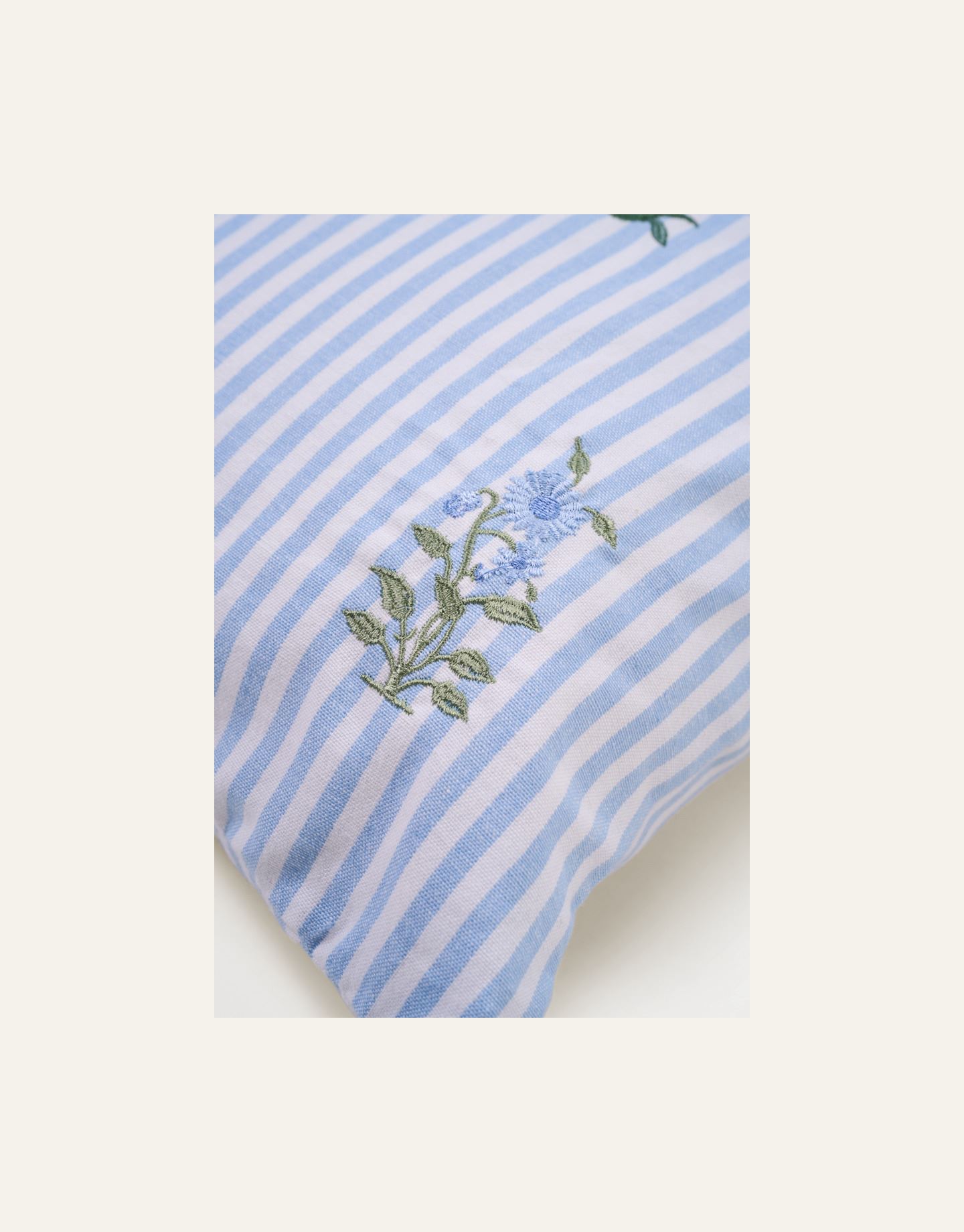 Dekoratiivpadja kate mitmevärviline - 2