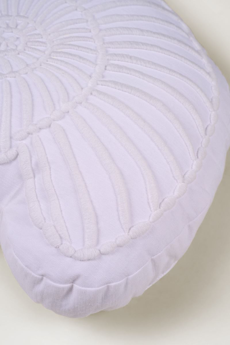 Dekoratiivpadi valge - 2