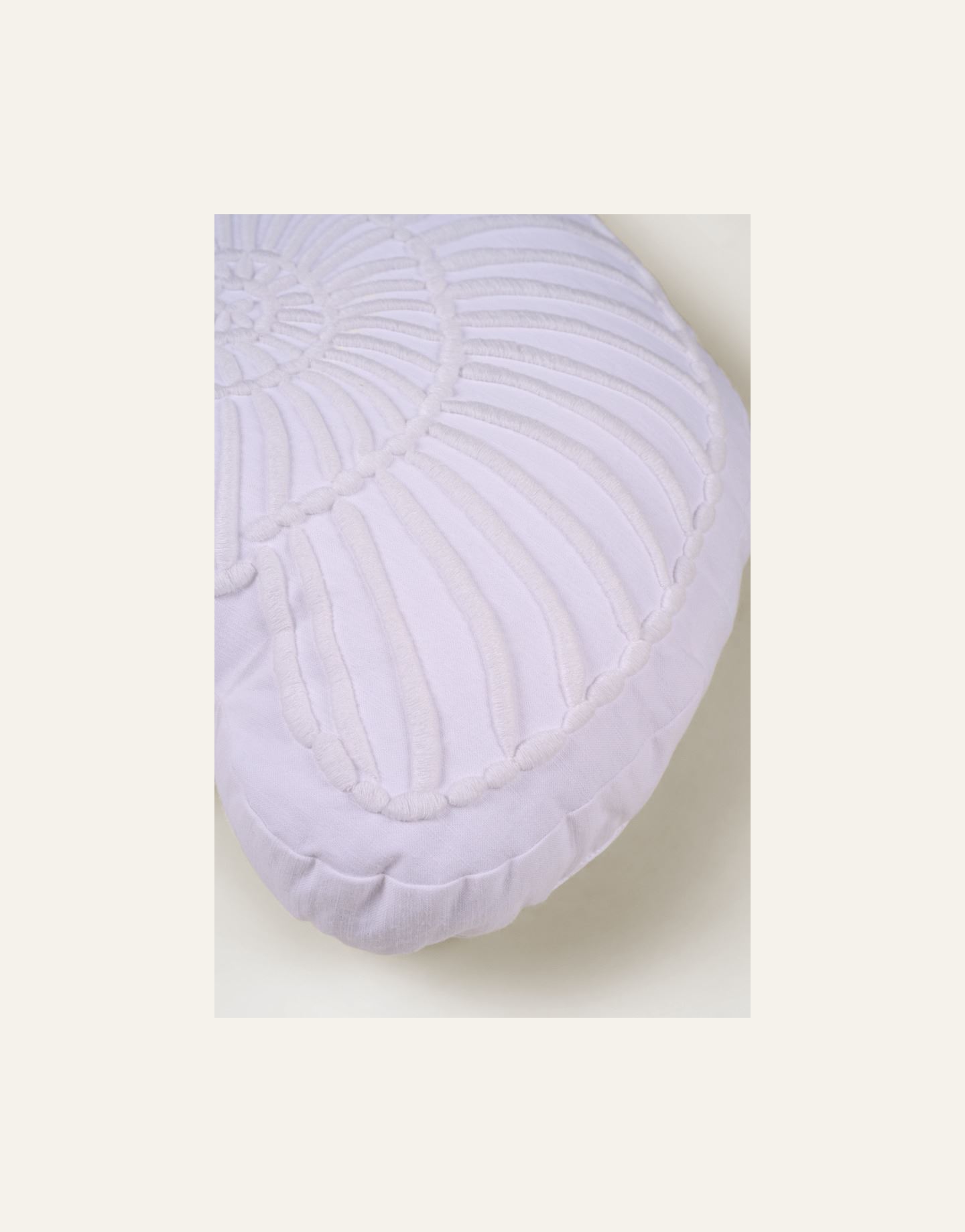 Dekoratiivpadi valge - 2