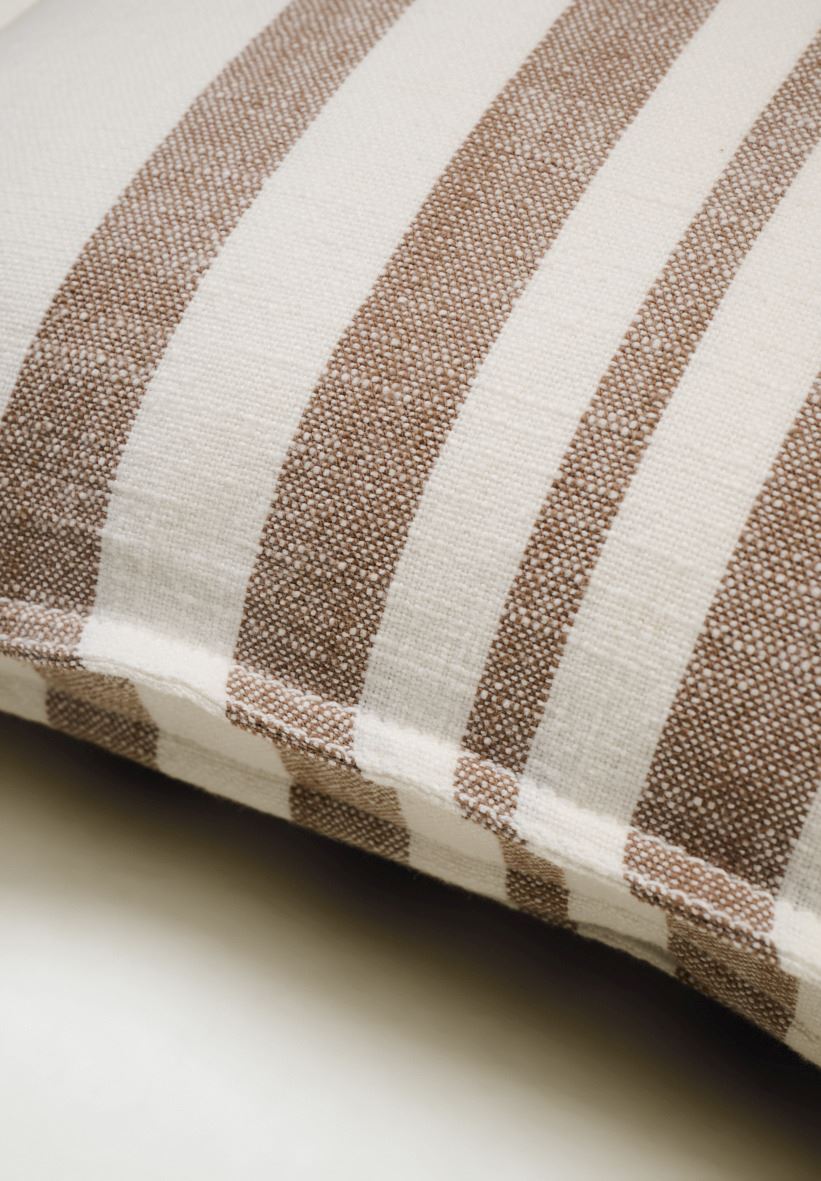 Dekoratiivpadi pruun - 2