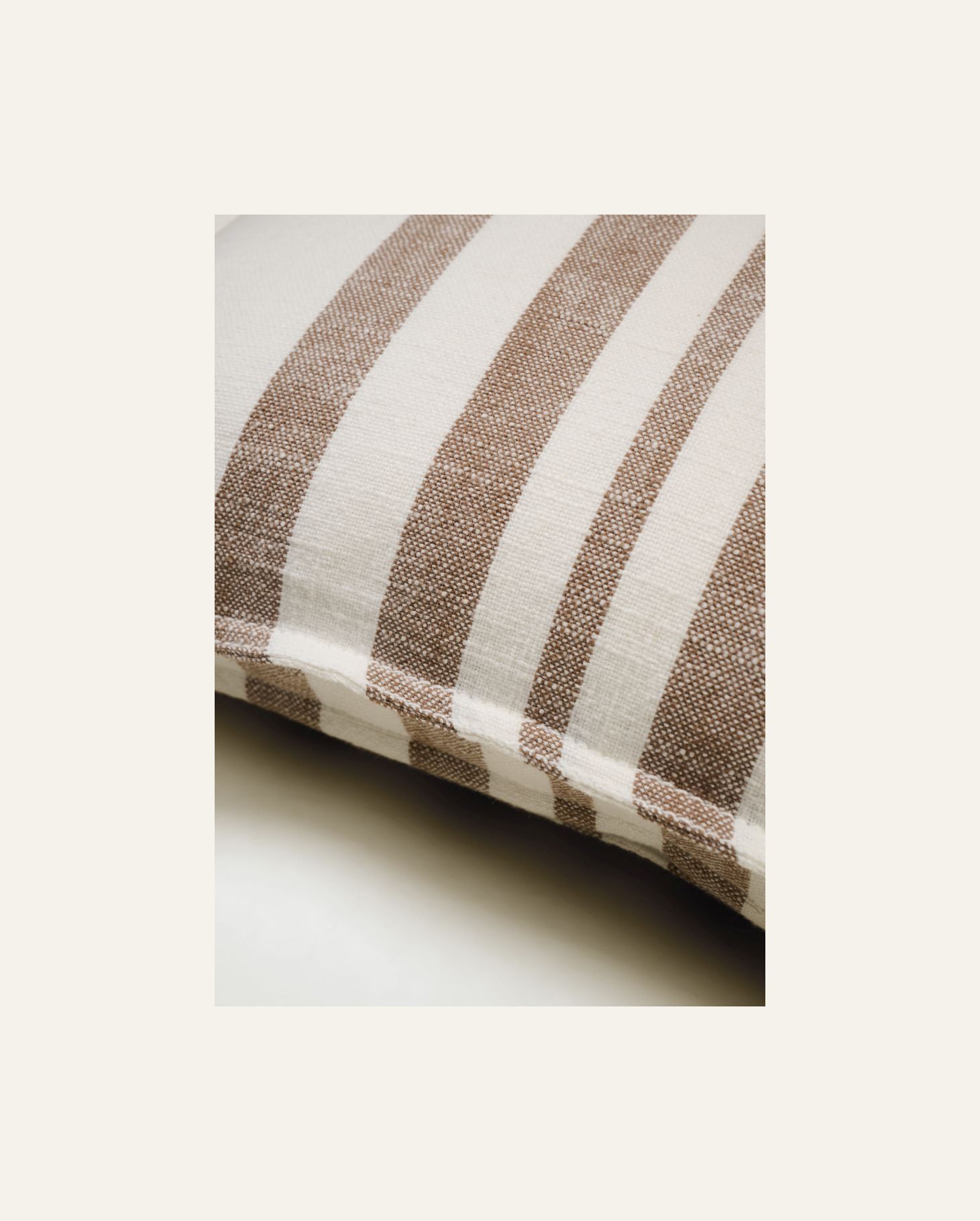 Dekoratiivpadi pruun - 2