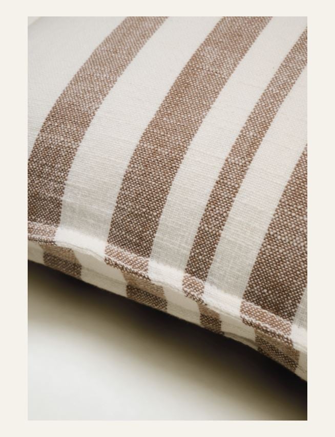 Dekoratiivpadi pruun - 2