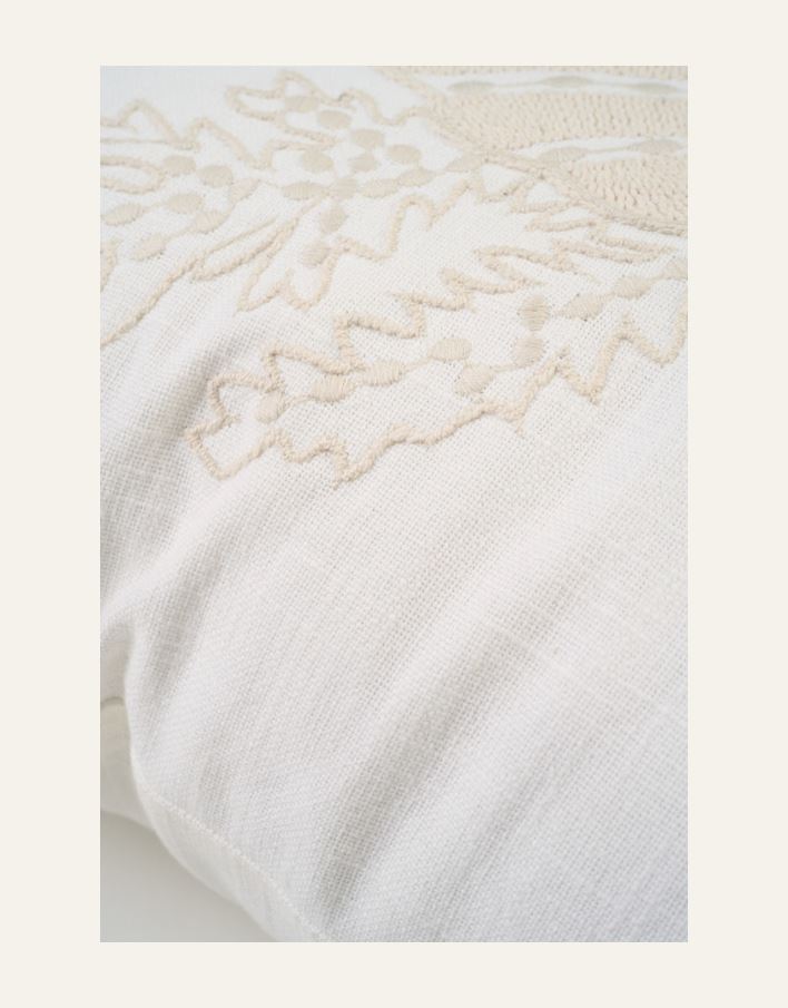 Dekoratiivpadi valge - 2