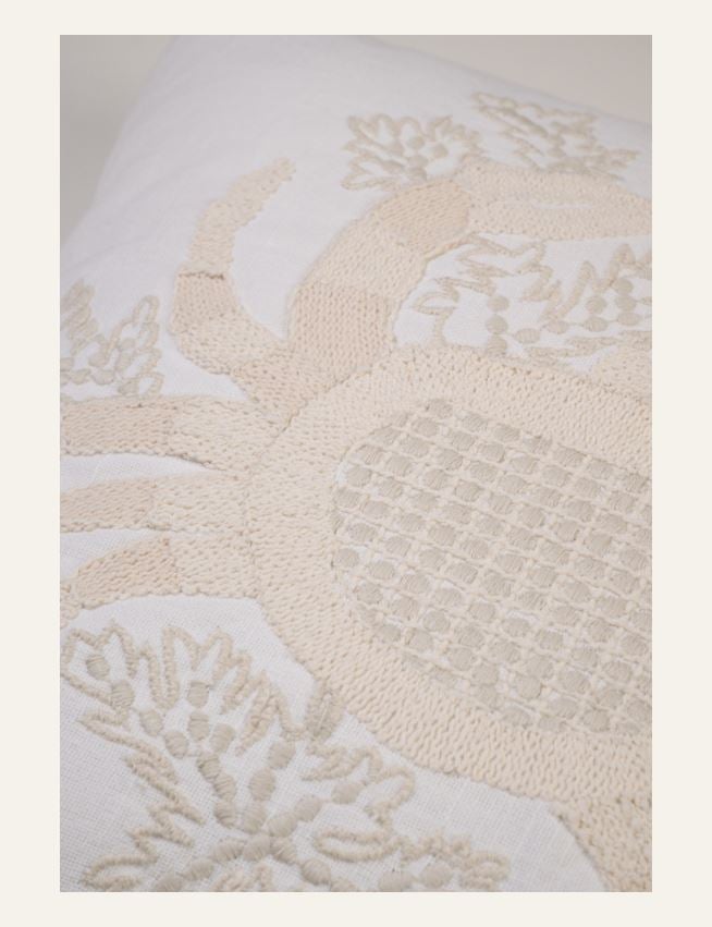 Dekoratiivpadi valge - 2