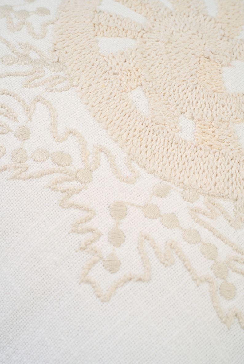 Dekoratiivpadi valge - 2