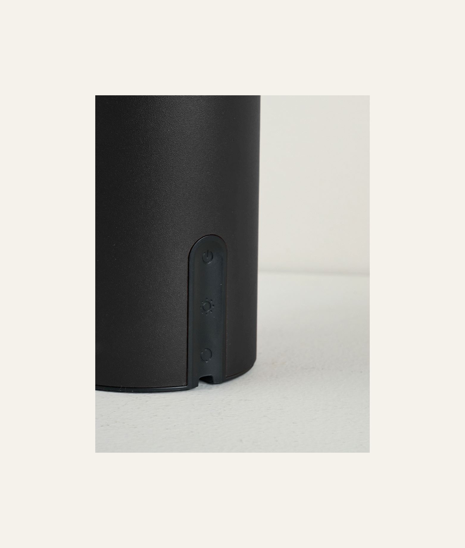 Patareitoitel valgusti must - 3