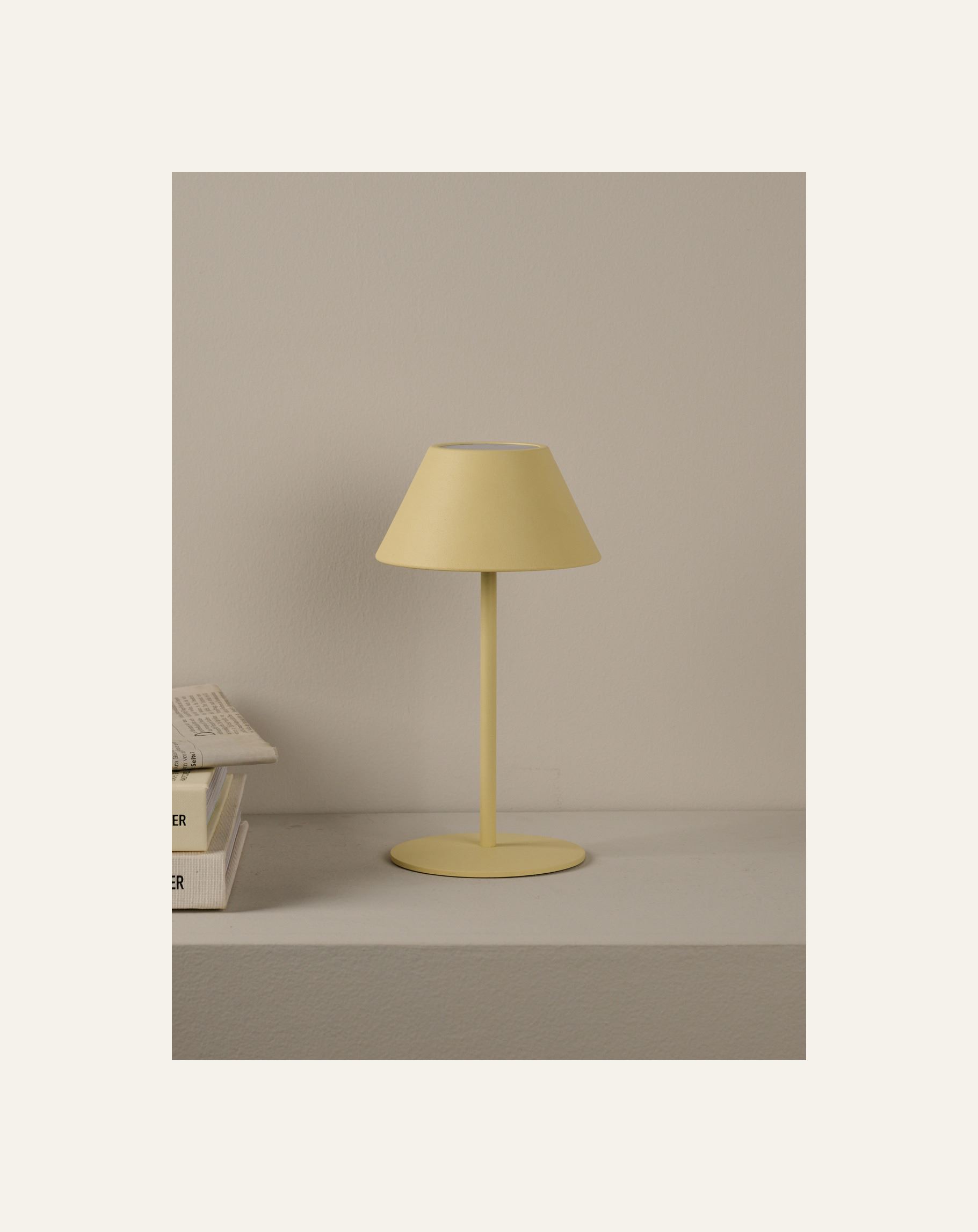 Patareitoitel valgusti hele kollane - 2