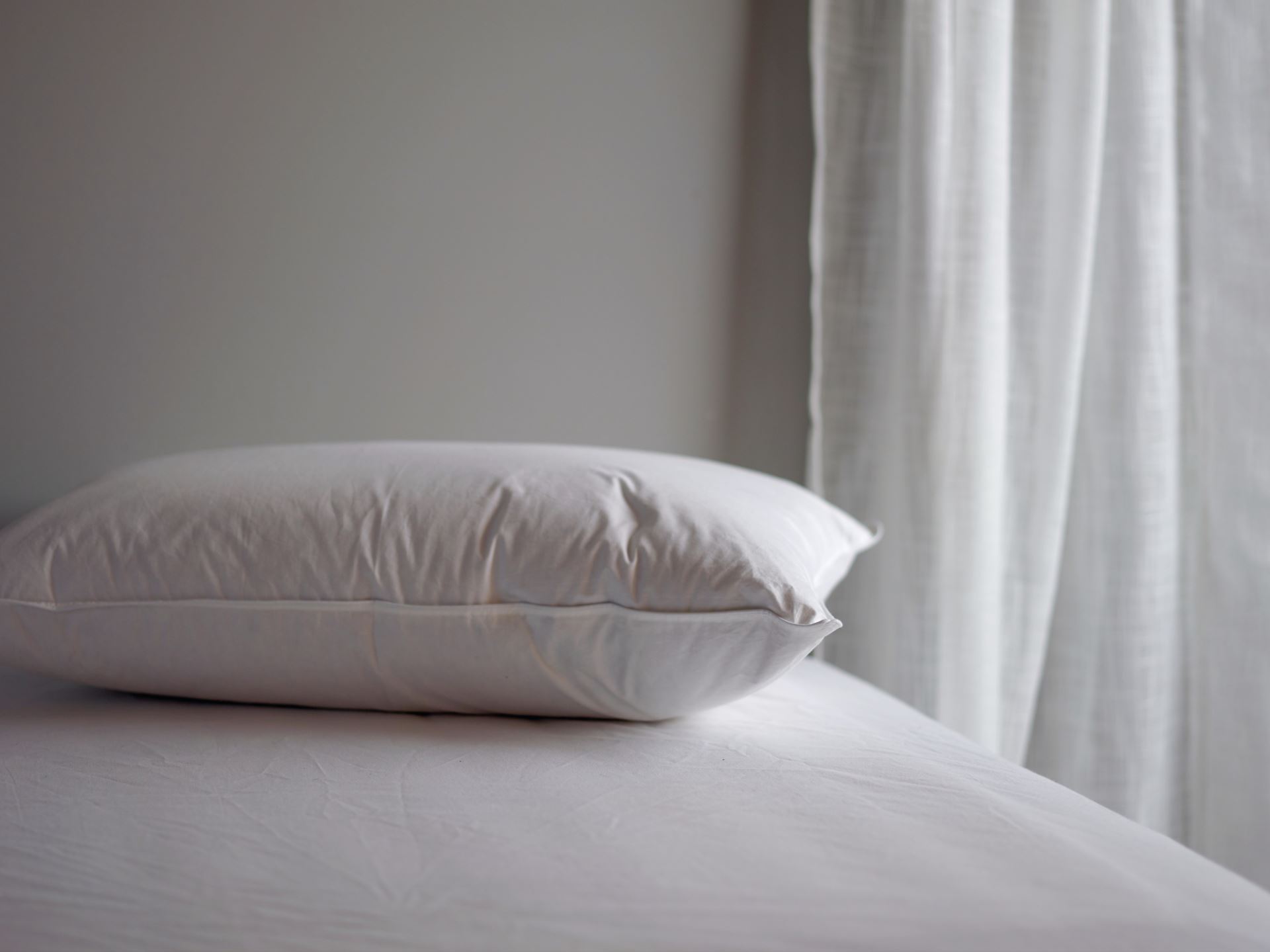 Keskmise kõrgusega udusulepadi valge - 4