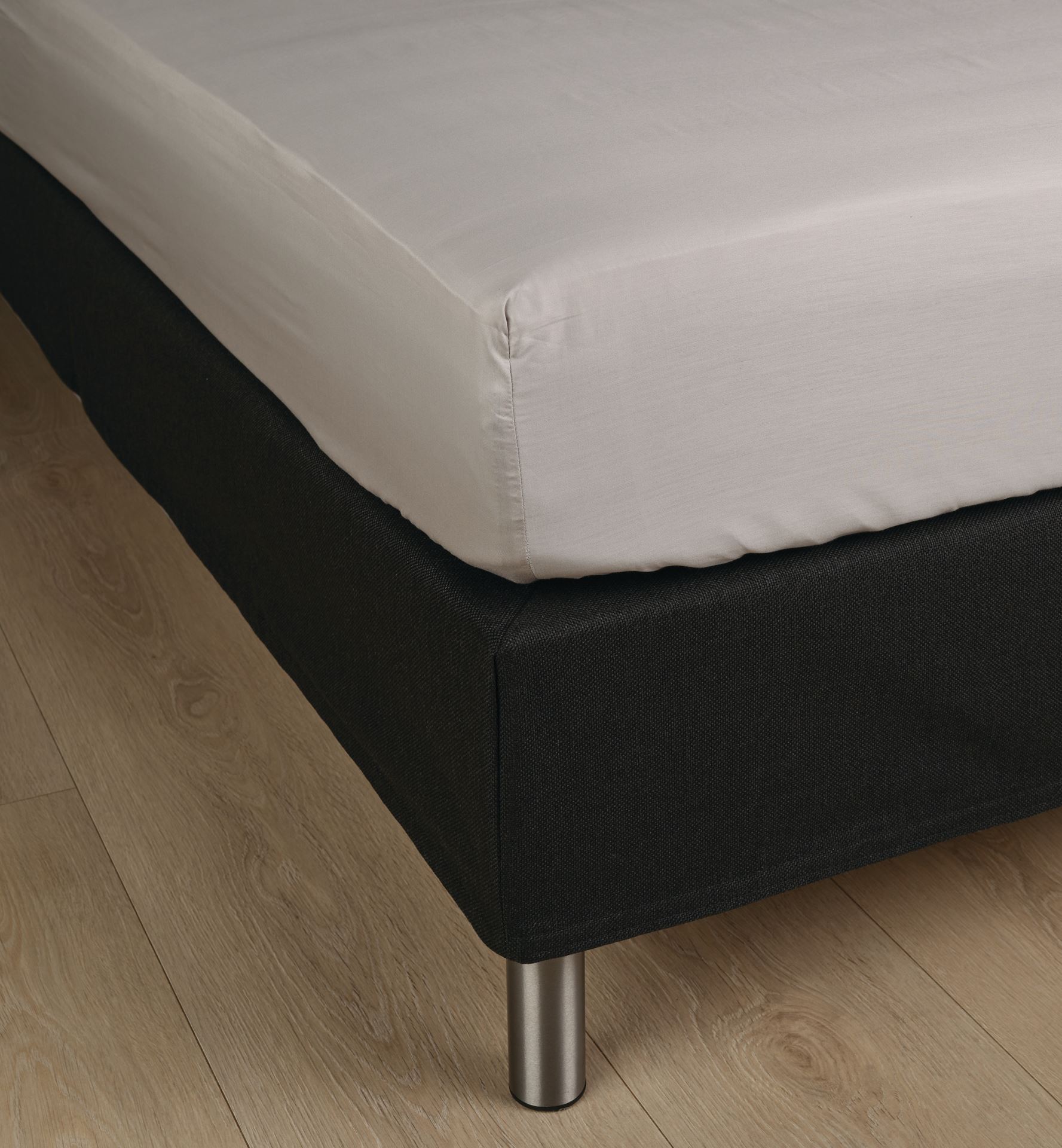 Voodilina kummiga helehall - 2