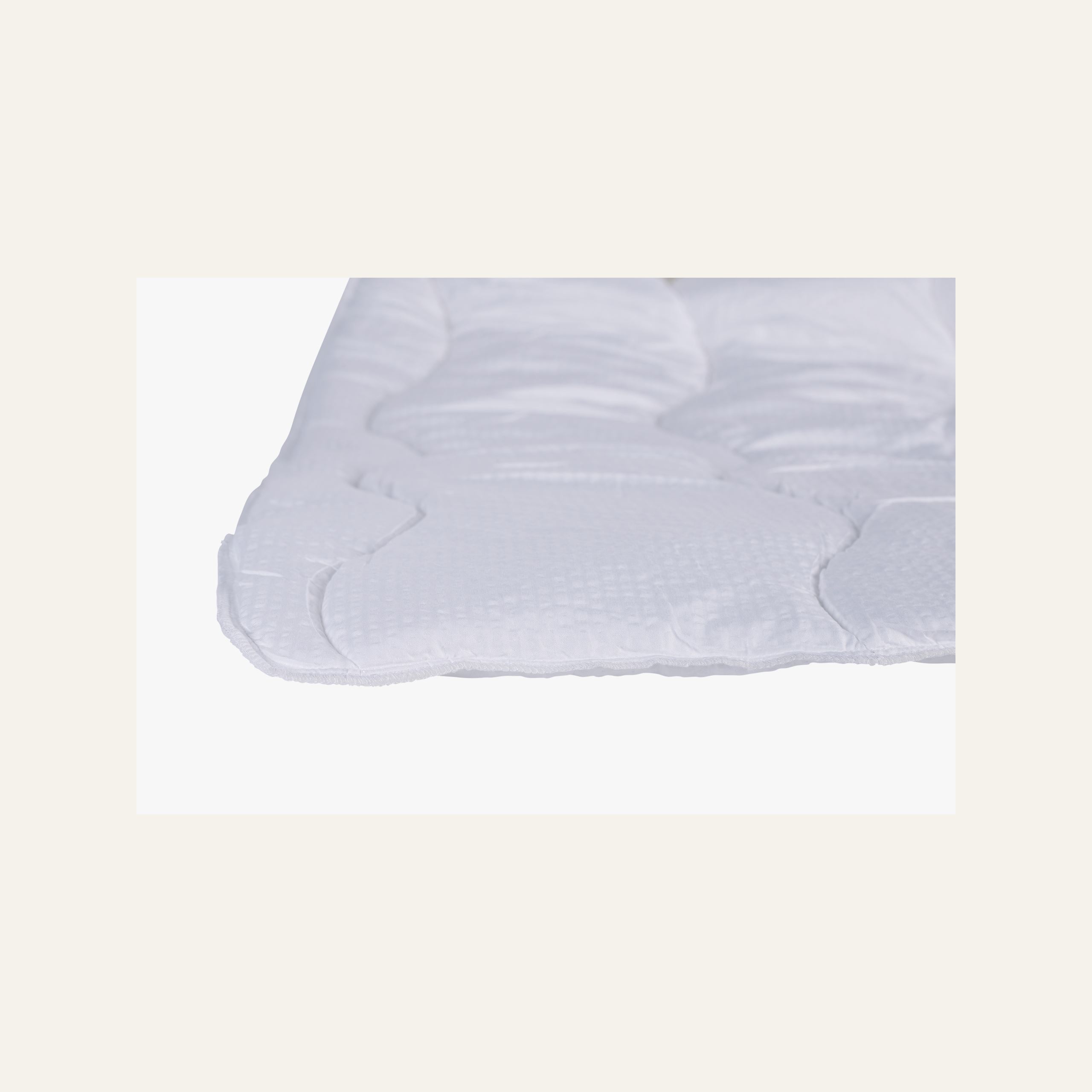 Keskmise soojusega sünteetiline tekk valge - 2