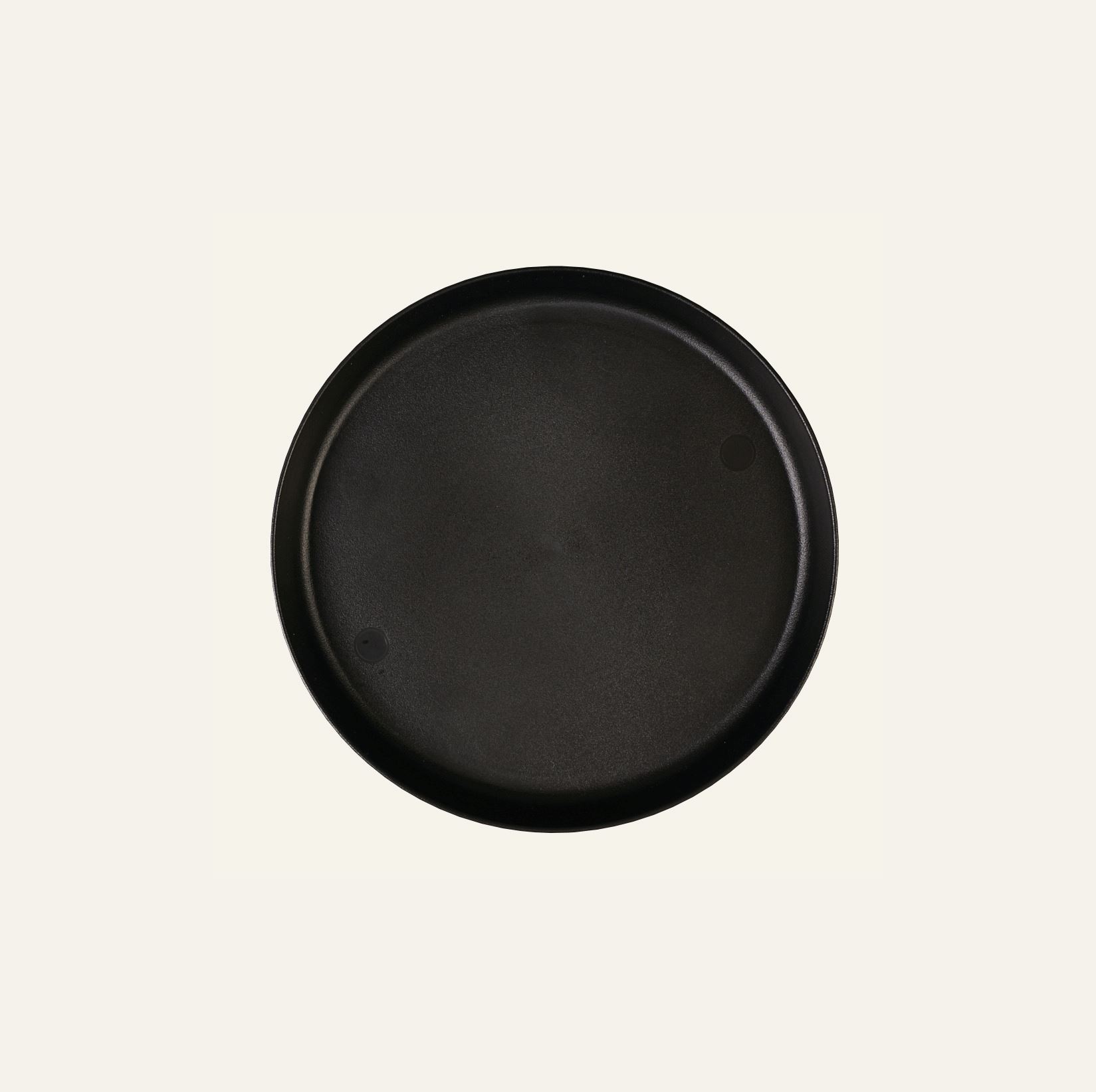 Õuealus must - 6