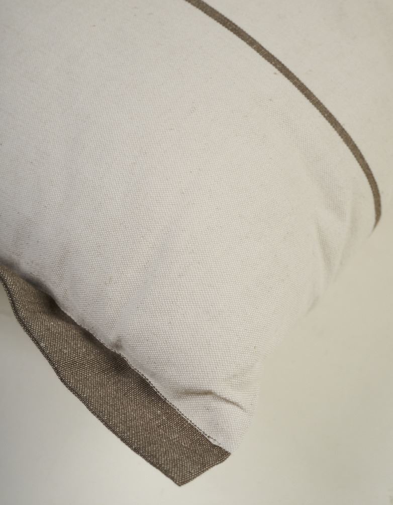 Dekoratiivpadi pruun - 2