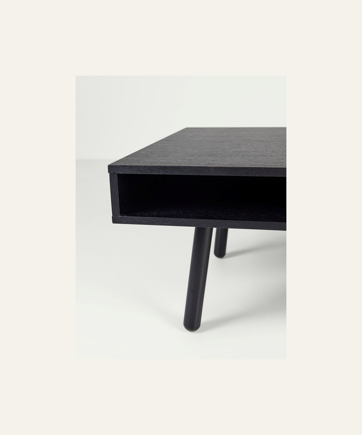 Diivanilaud must - 3