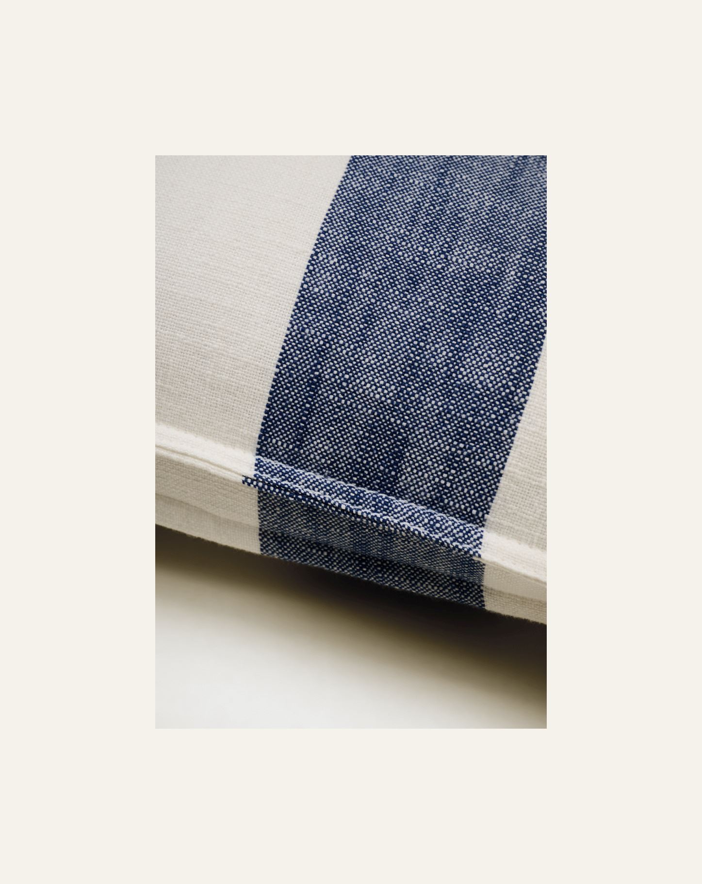 Dekoratiivpadi tumesinine - 2