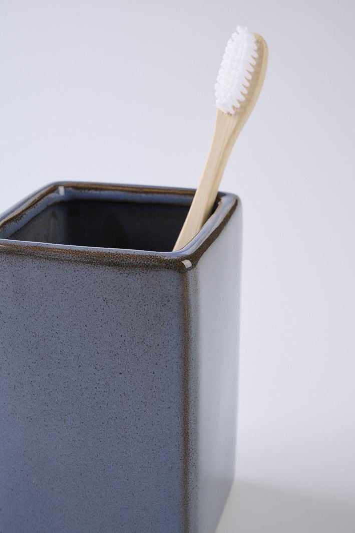 Hambaharjahoidja hall - 2