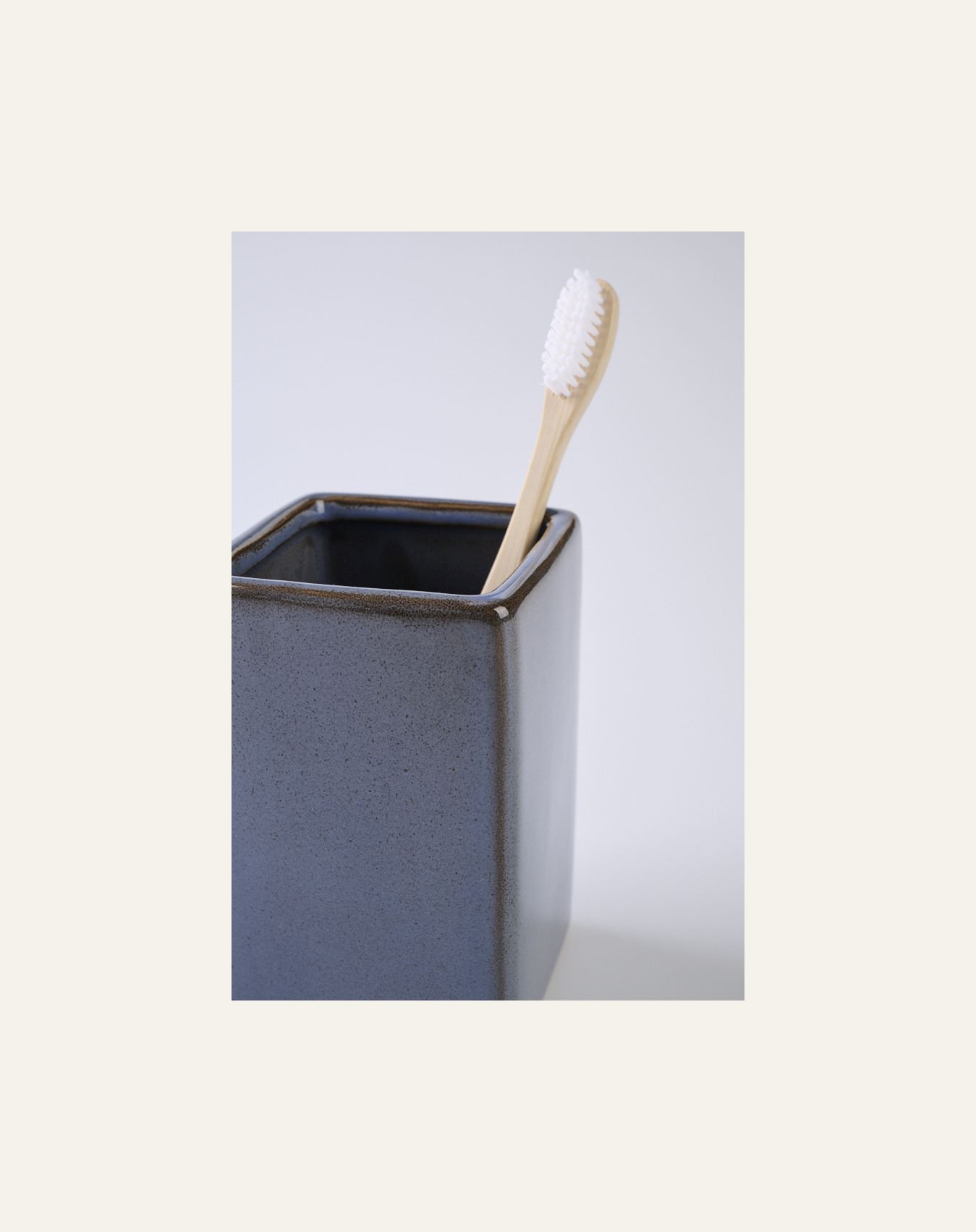 Hambaharjahoidja hall - 2