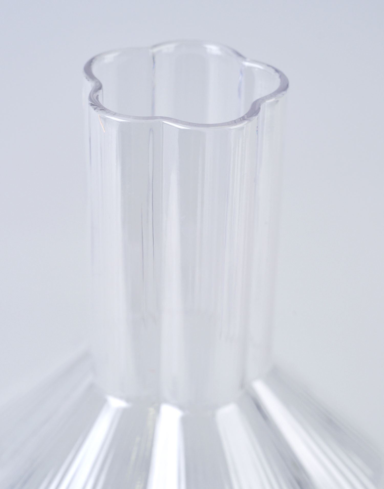 Veekarahvin läbipaistev - 5