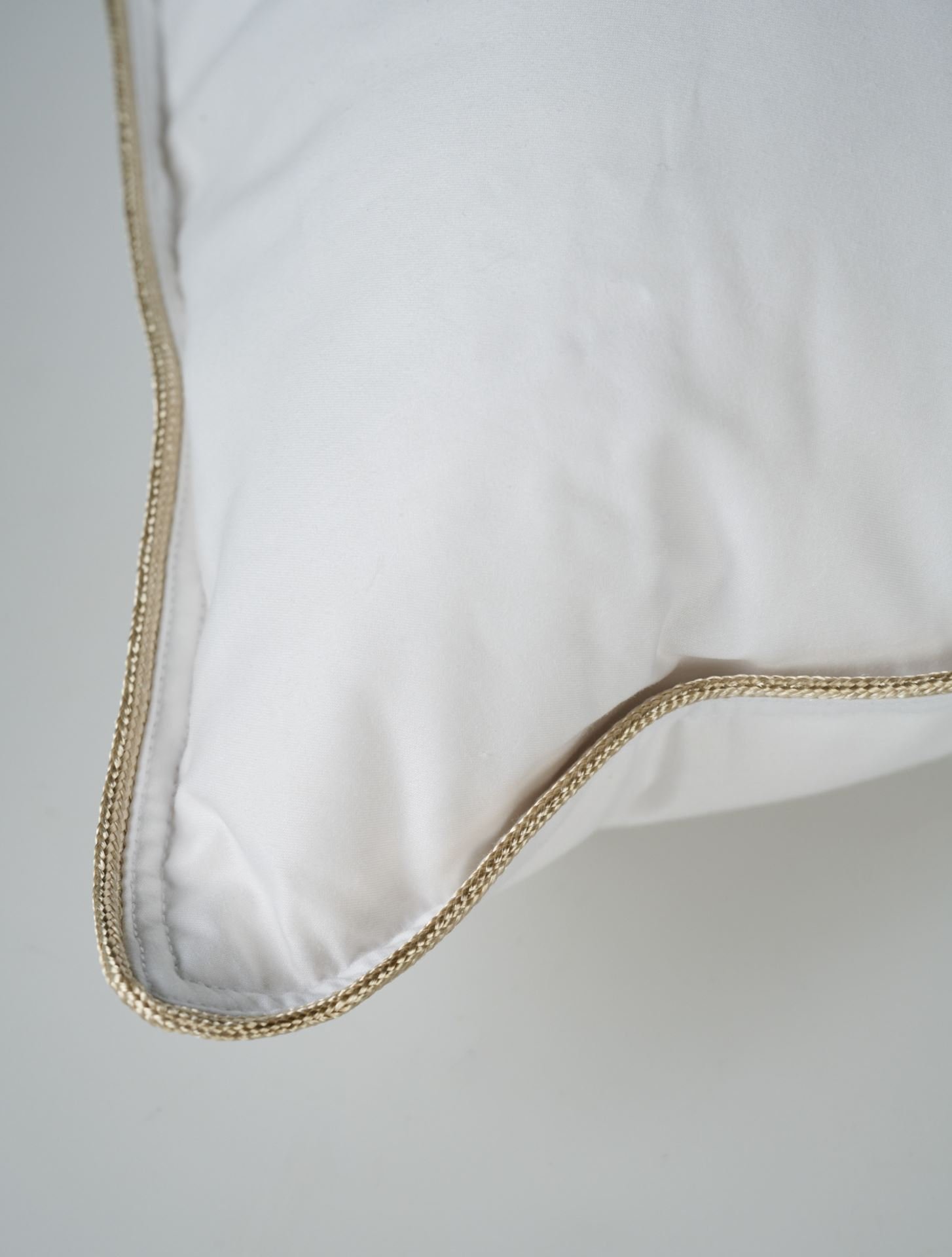 Keskmise kõrgusega udusulepadi valge - 3