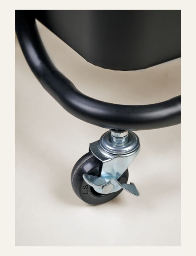 Ratastega riiul must - 4