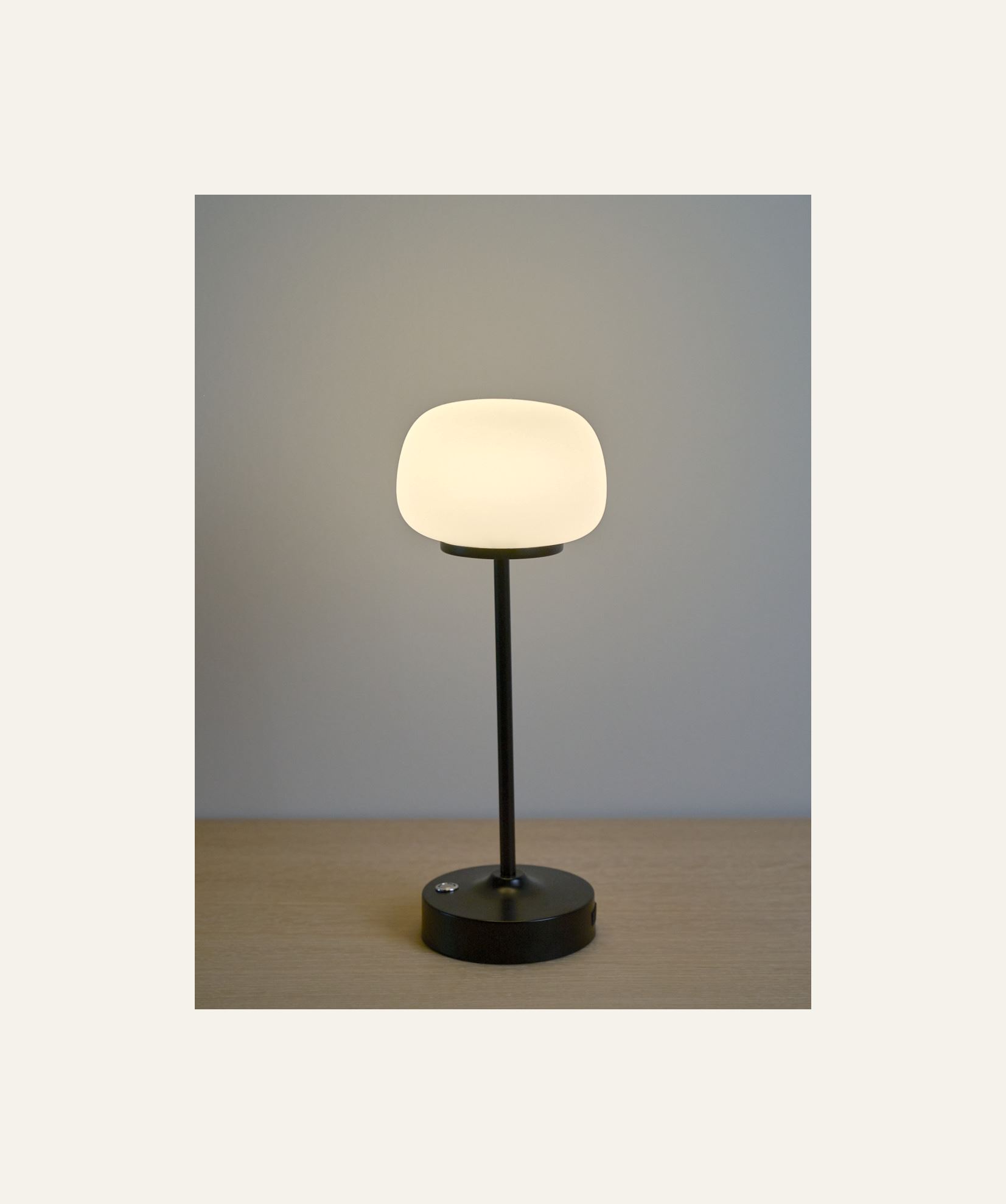 Patareitoitel valgusti must - 2