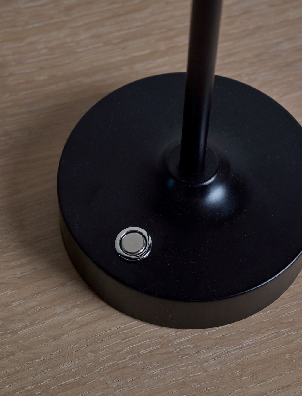 Patareitoitel valgusti must - 3