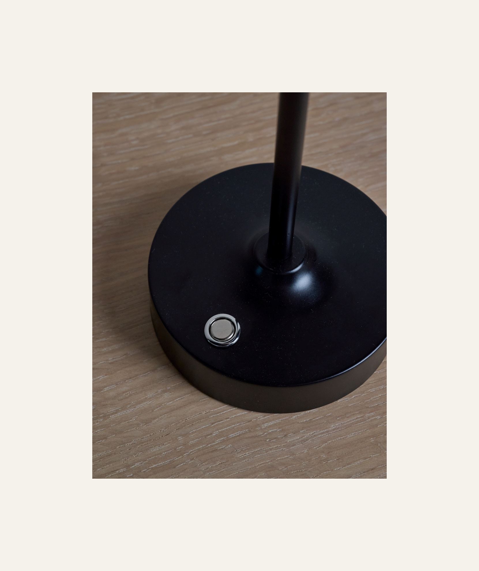 Patareitoitel valgusti must - 3