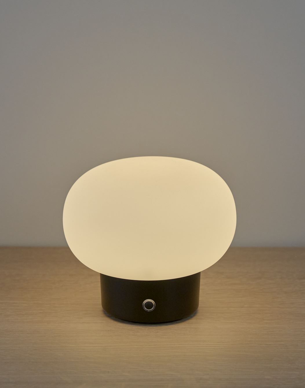 Patareitoitel valgusti must - 2