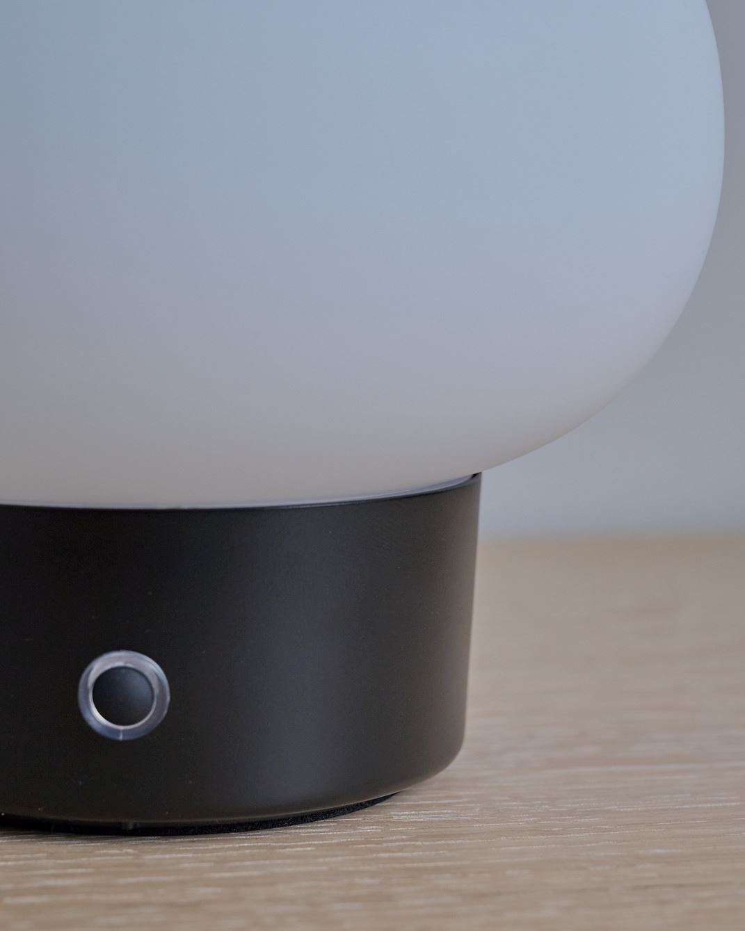 Patareitoitel valgusti must - 3