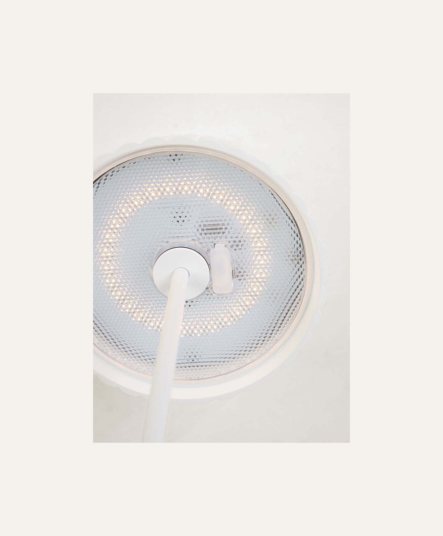 Patareitoitel valgusti valge - 3