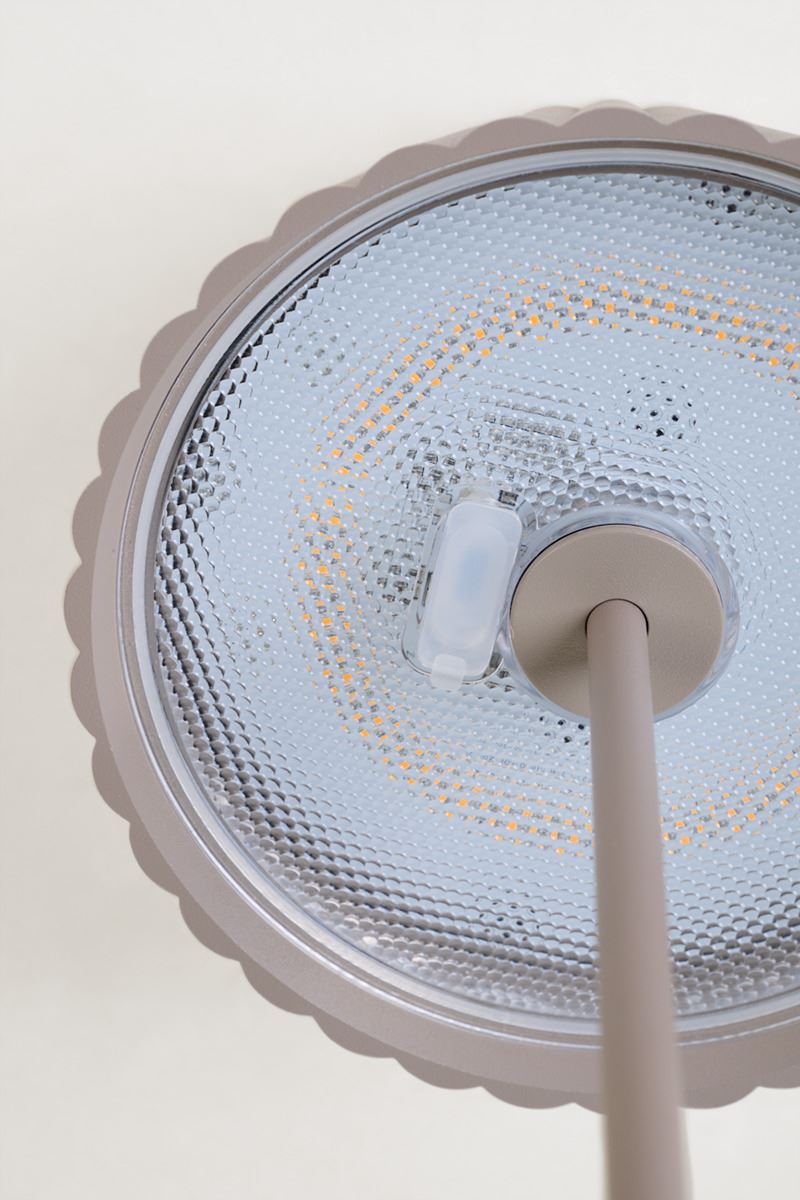 Patareitoitel valgusti hallikaspruun - 2