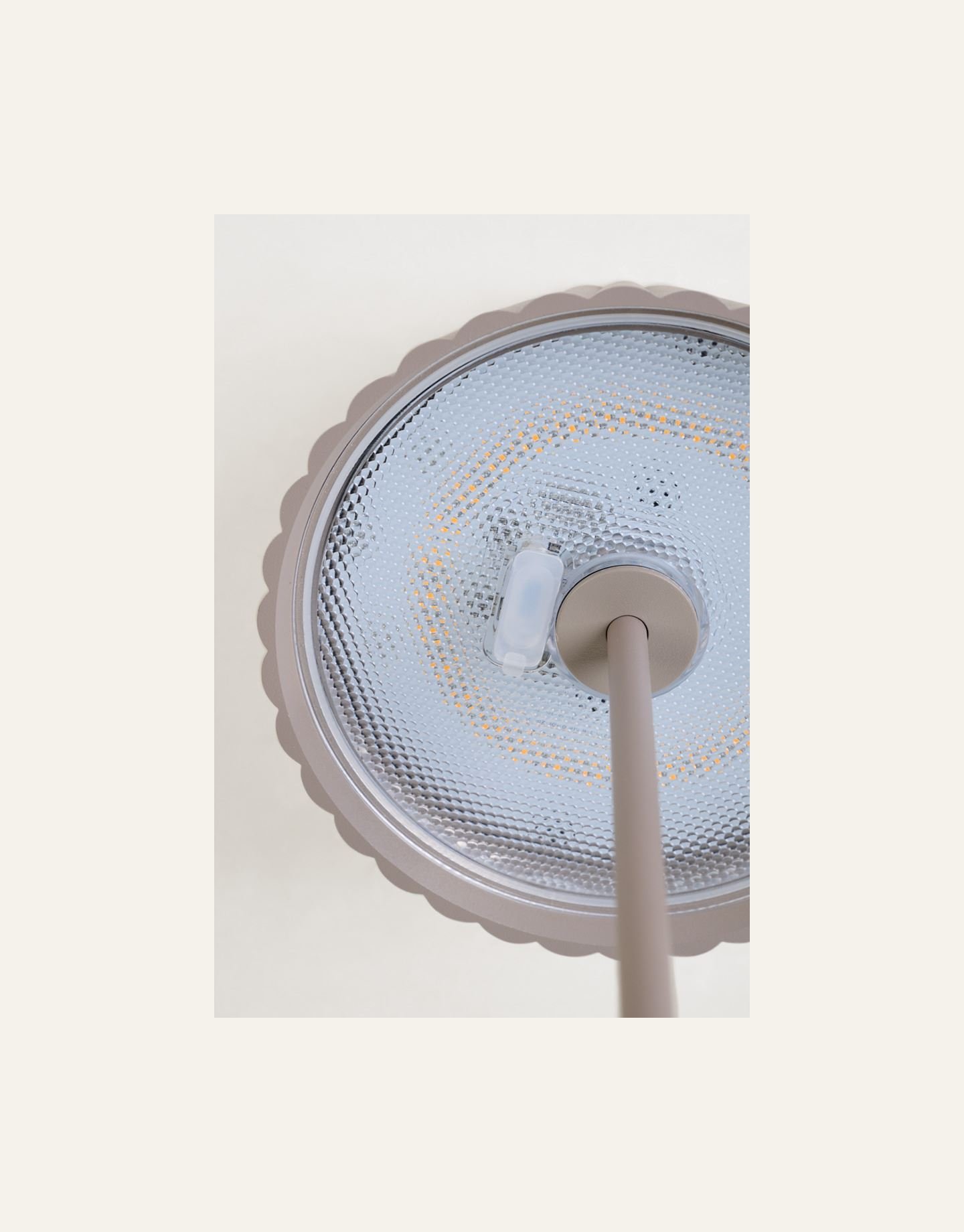 Patareitoitel valgusti hallikaspruun - 2