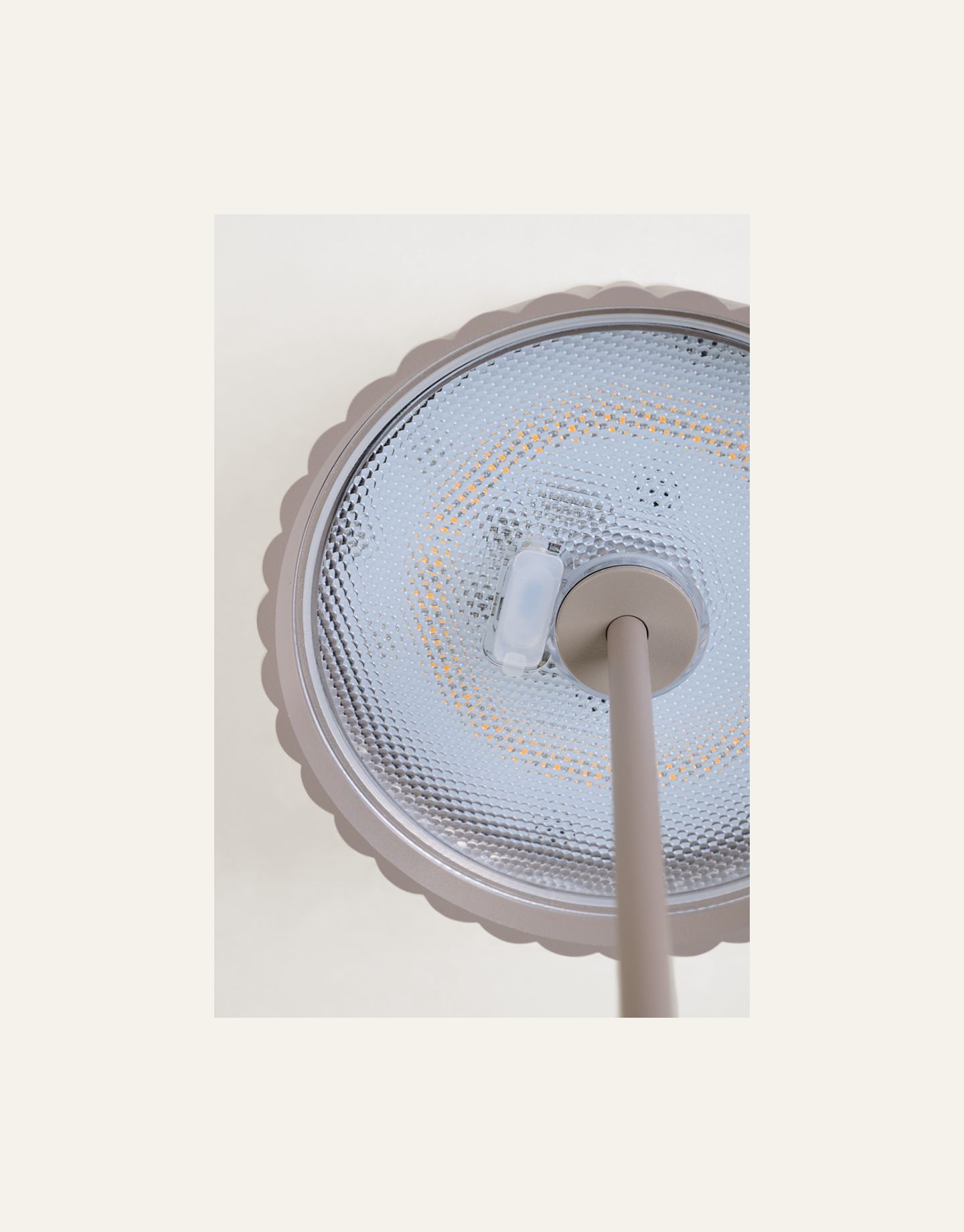 Patareitoitel valgusti hallikaspruun - 2