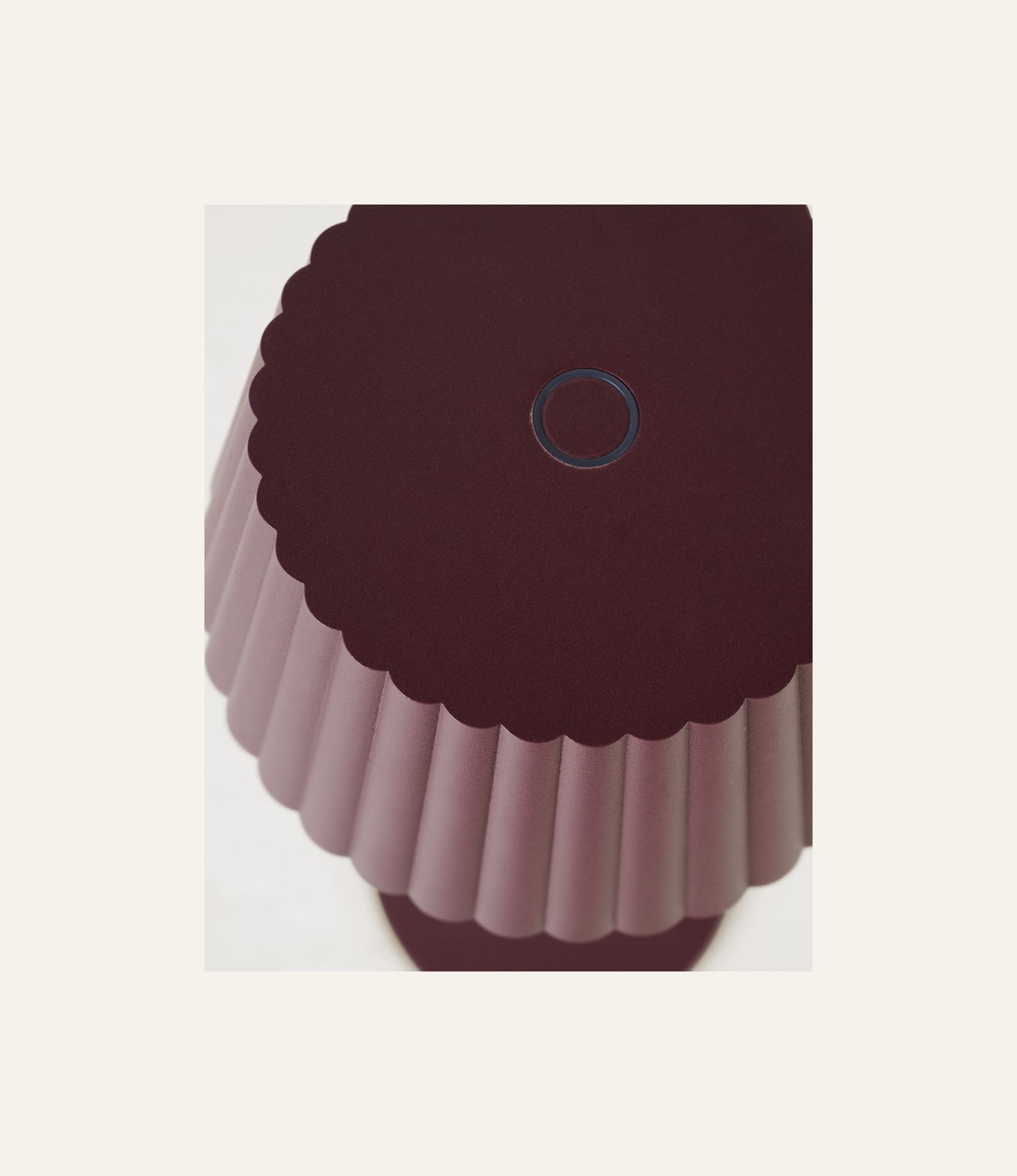 Patareitoitel valgusti tumepunane - 4