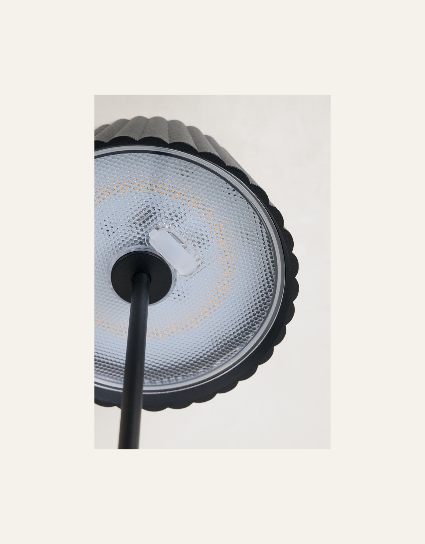 Patareitoitel valgusti must - 3