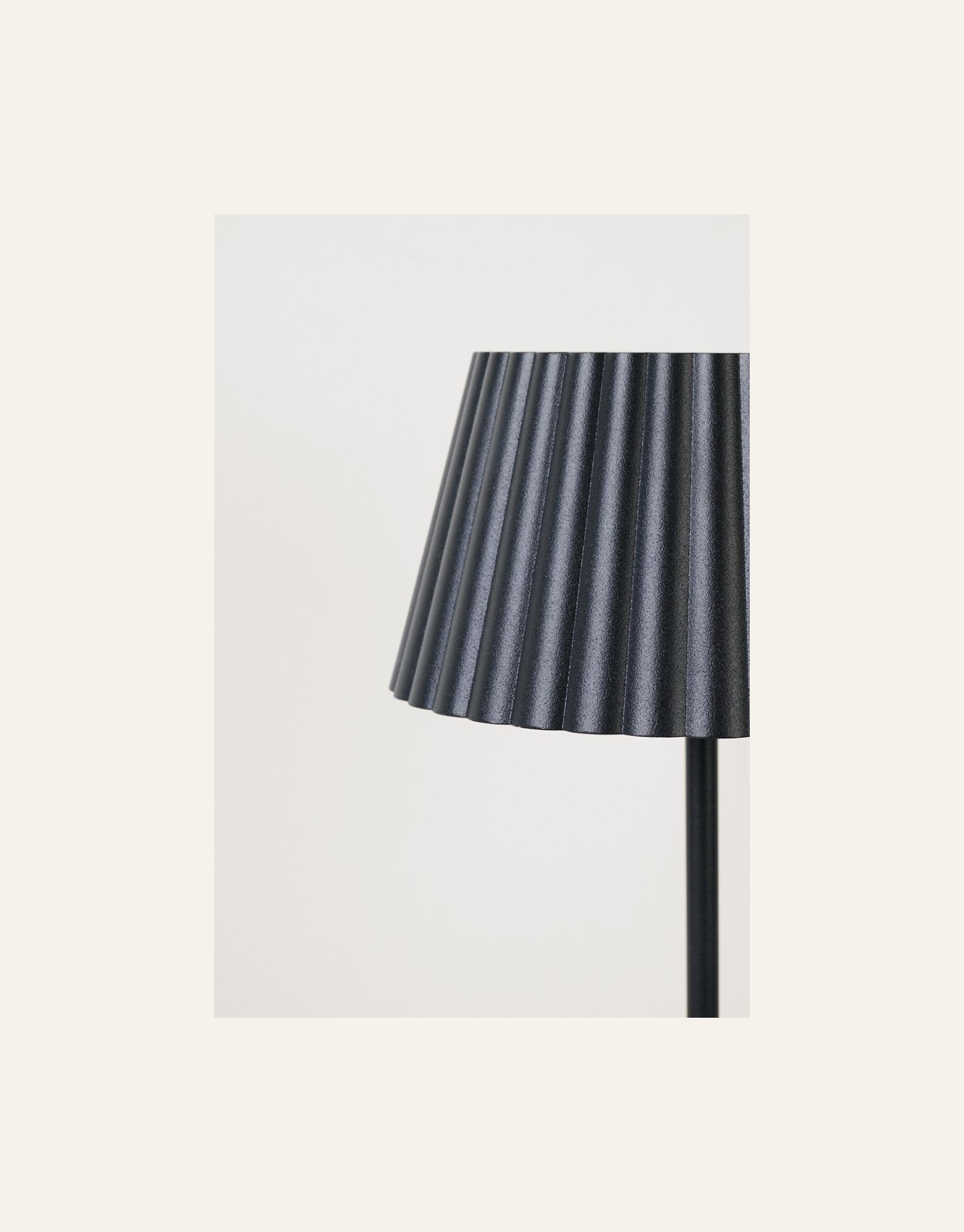 Patareitoitel valgusti must - 5