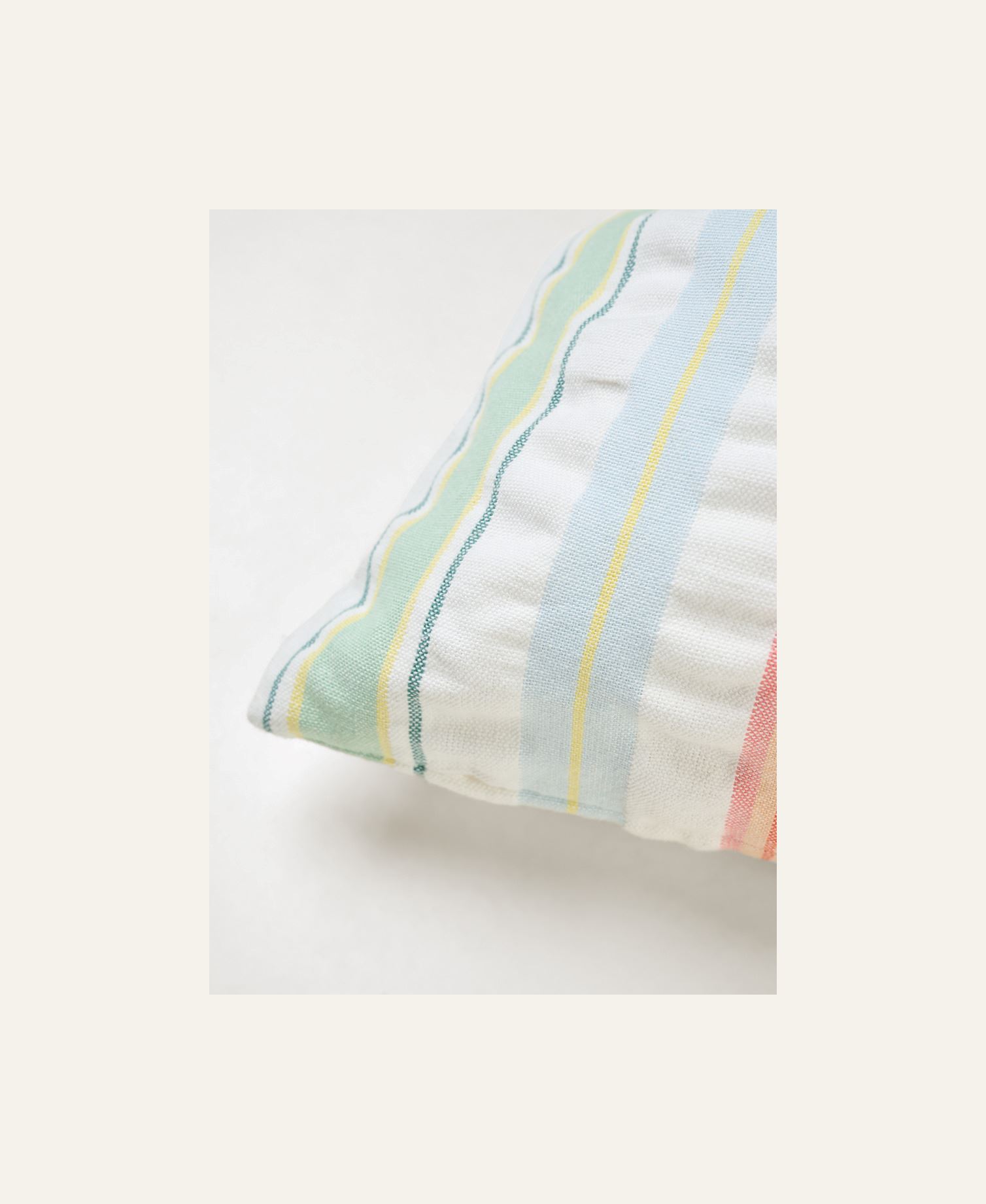 Dekoratiivpadja kate mitmevärviline - 2