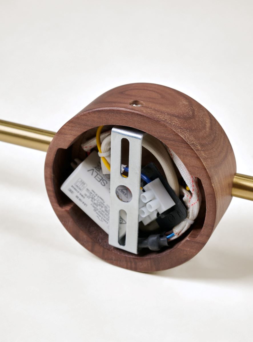 Seinavalgusti pruun - 6