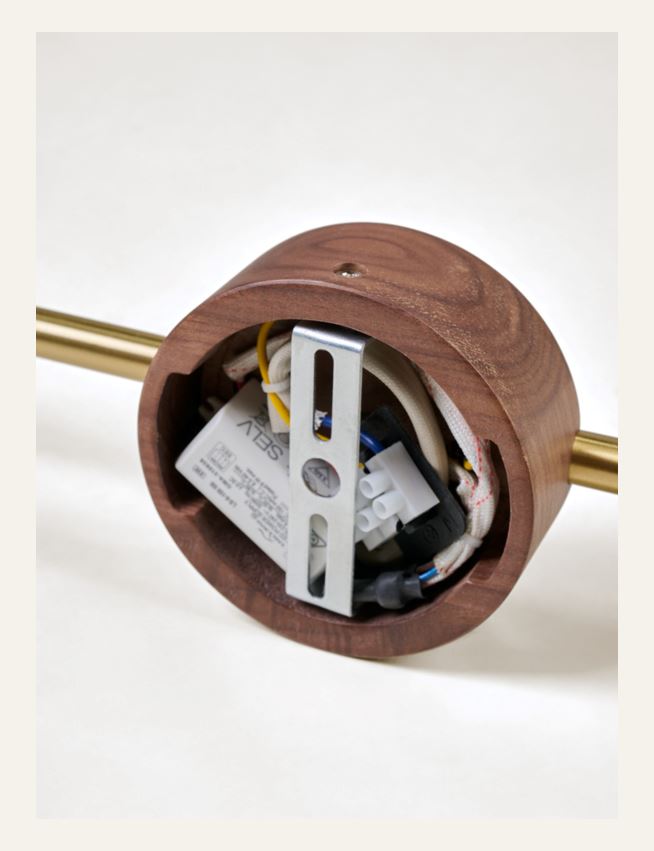 Seinavalgusti pruun - 6