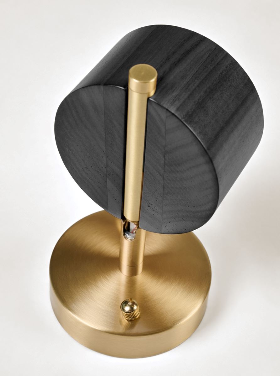 Seinavalgusti must - 3