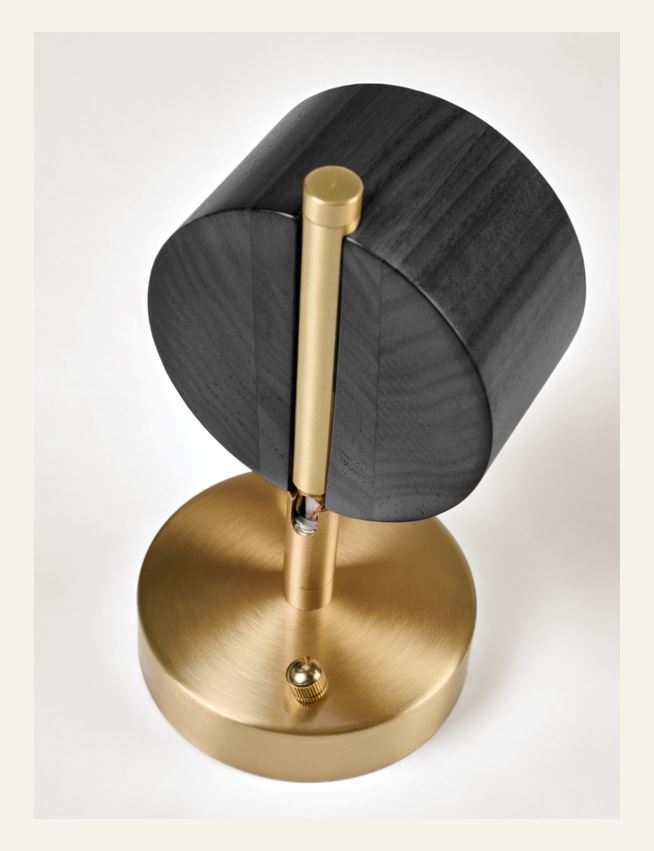 Seinavalgusti must - 3