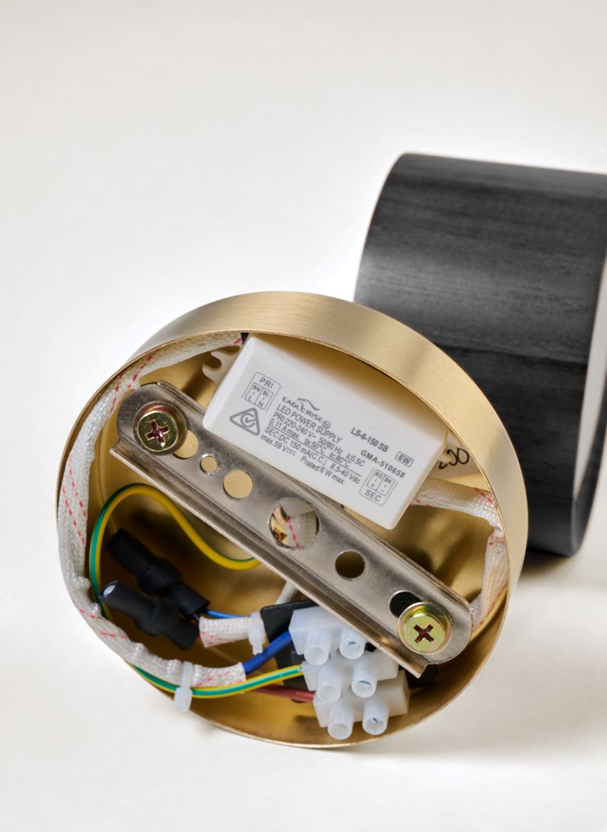 Seinavalgusti must - 4