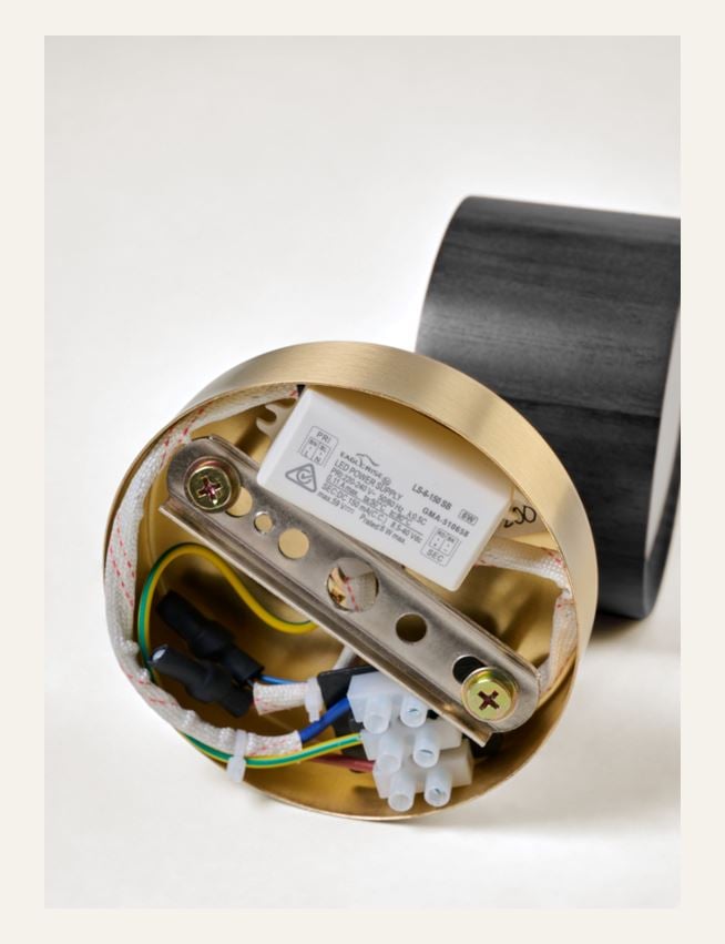 Seinavalgusti must - 4