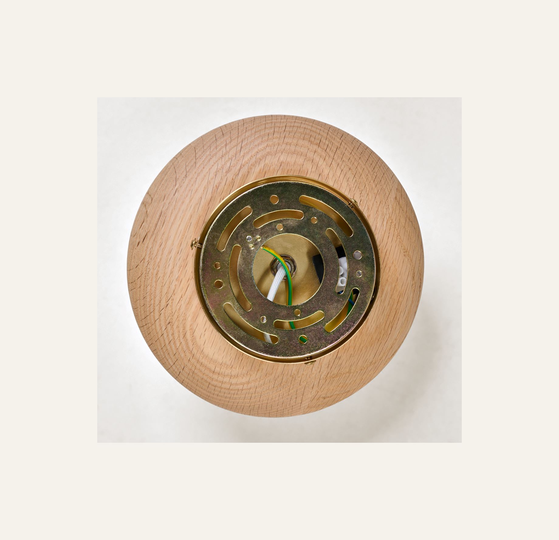 Seinavalgusti naturaalne toon - 7