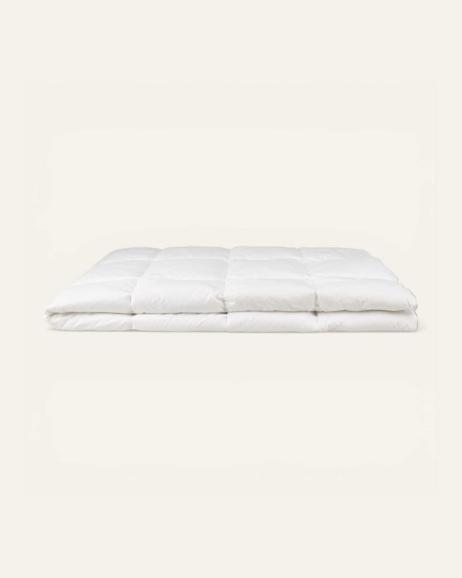 Keskmise soojusega sünteetiline tekk valge - 150x210 cm valge - 1