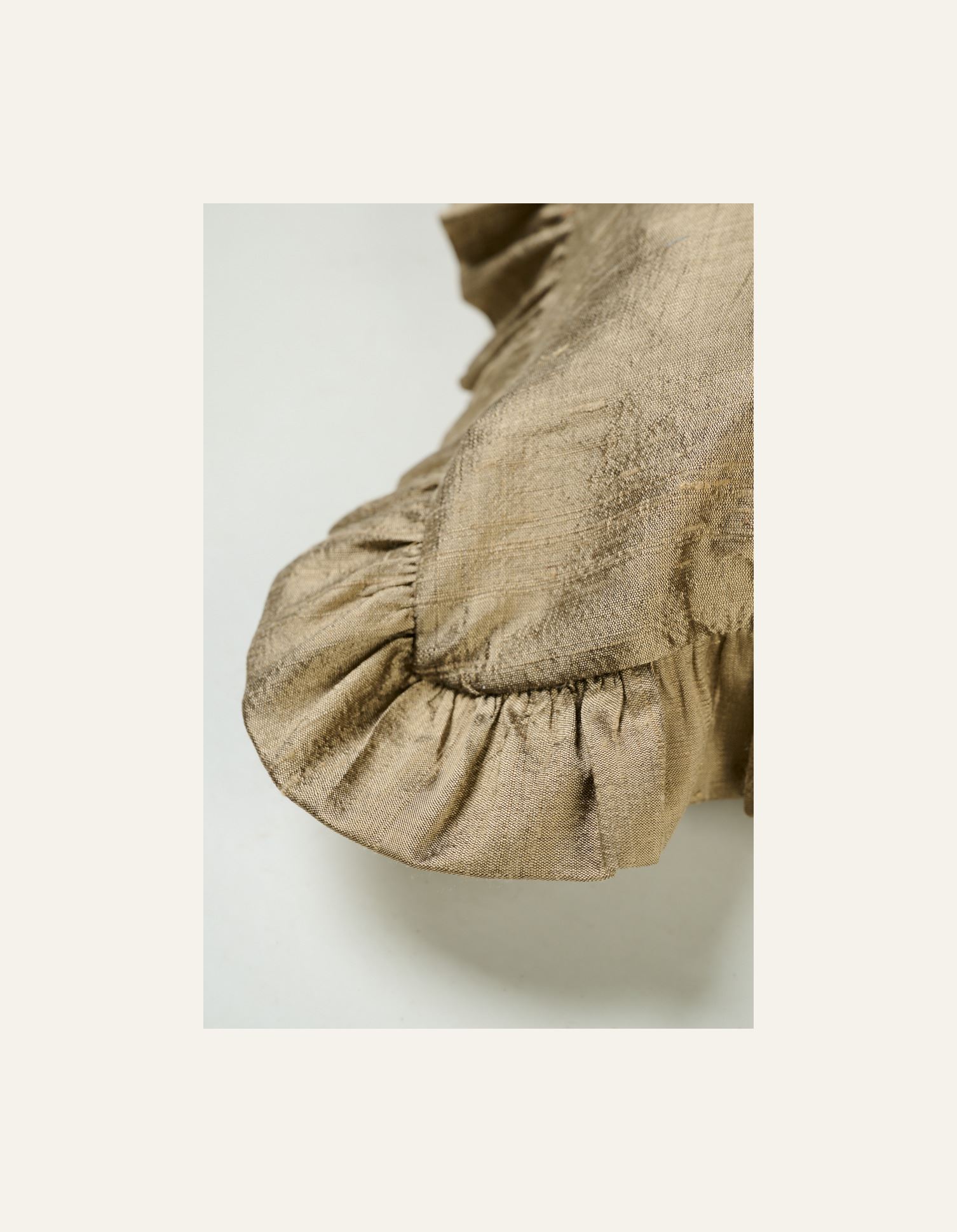 Dekoratiivpadja kate kuldne - 2