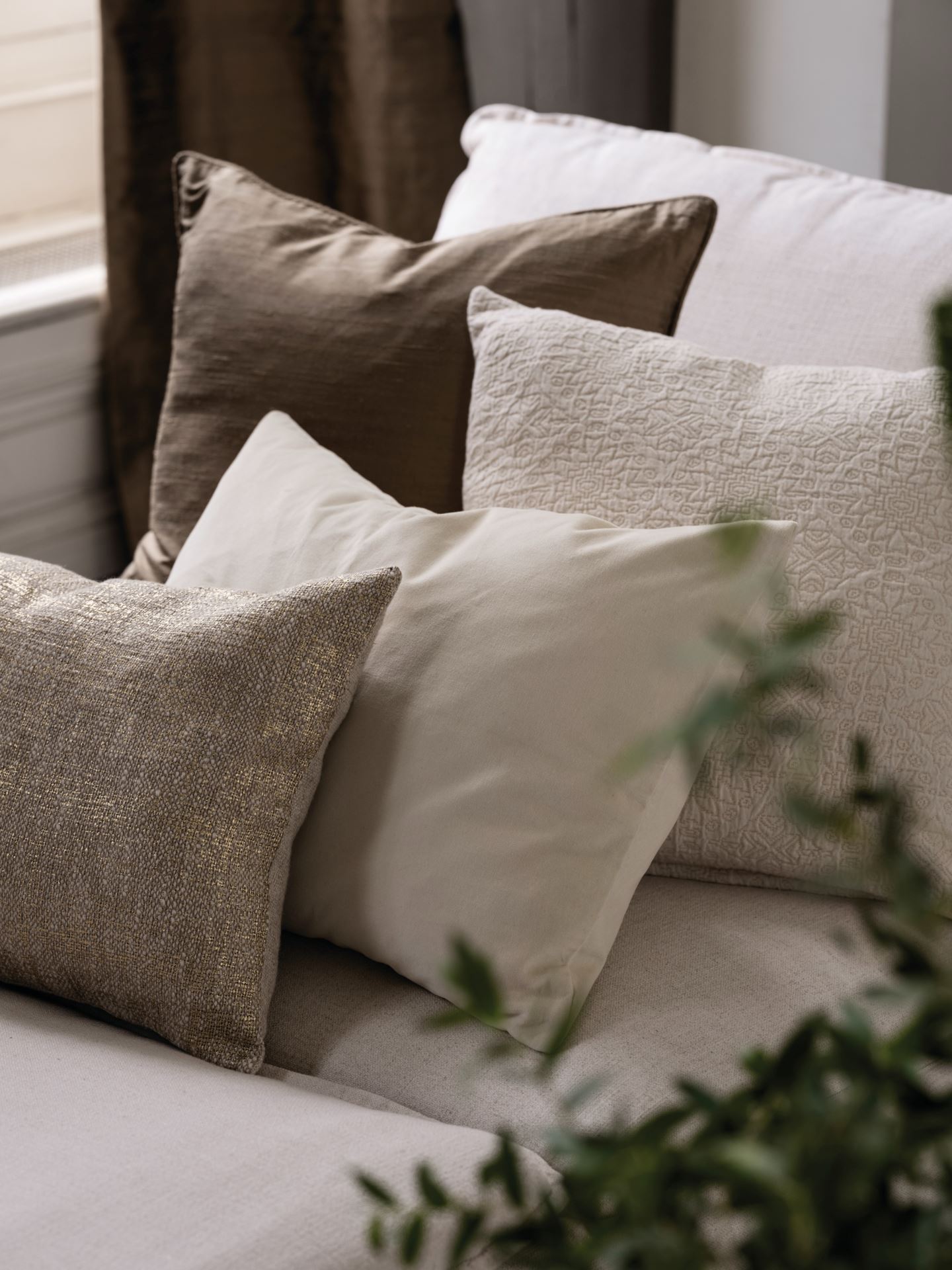 Dekoratiivpadja kate kuldne - 2