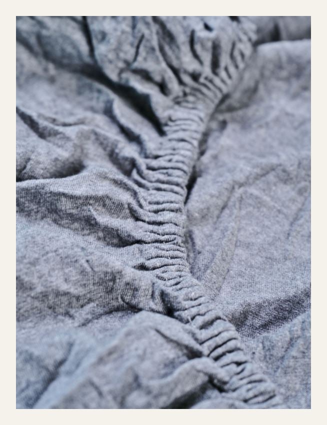 Voodilina kummiga hall - 3