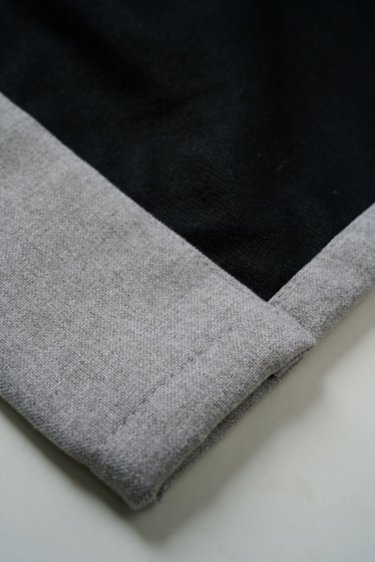 Pimendav kardin helehall - 4